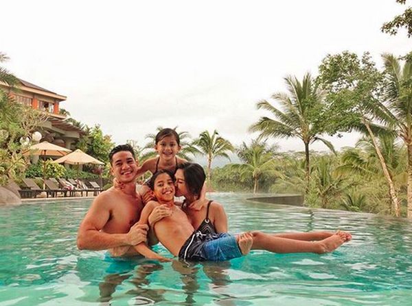 Kompaknya Keluarga Nana Mirdad dan Andrew White