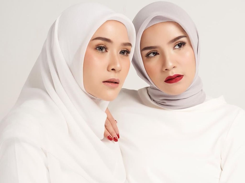 Foto: Gaya Hijab untuk Badan Mungil Ala Kakak Zaskia Adya Mecca Foto: Gaya Hijab untuk Badan Mungil Ala Kakak Zaskia Adya Mecca