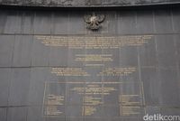 Tulisan di tubuh monumen (Shinta/detikTravel)