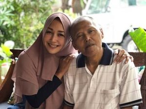 Pemakaman Pendiri Roti Bakar Eddy Berlangsung Khidmat Pemakaman Pendiri Roti Bakar Eddy Berlangsung Khidmat