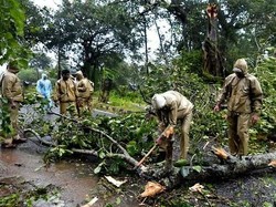 India Diterjang Topan Titli, Lebih dari 300 Ribu Orang Mengungsi
