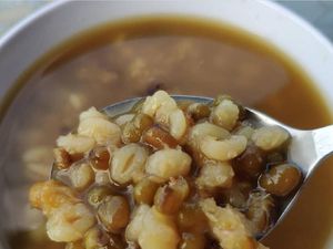 Hangatkan Perut dengan Sarapan Bubur Kacang yang Legit Lembut