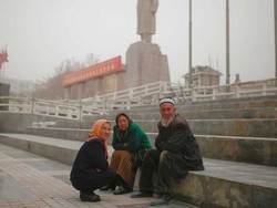 China Melegalkan Tempat Penahanan Rahasia Bagi Muslim Uighur