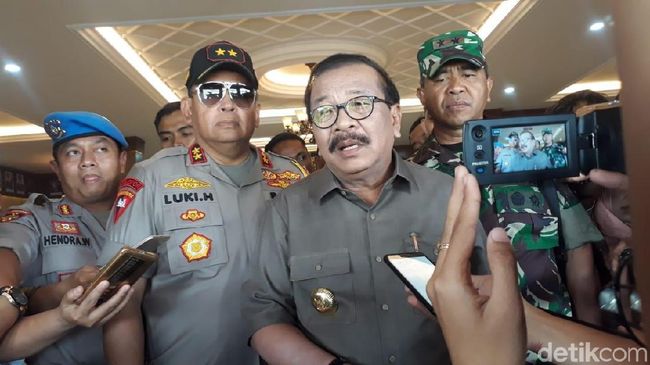 12 Kepala Daerah Dicokok KPK, Gubernur Jatim akan Datangkan Psikolog 12 Kepala Daerah Dicokok KPK, Gubernur Jatim akan Datangkan Psikolog