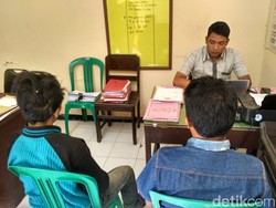 Dua Pencuri Kayu Hutan di Bondowoso Diamankan