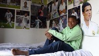 Diakui oleh sang ayah, Kylian Mbappe adalah fans Real Madrid. Secara khusus ia mengidolakan Cristiano Ronaldo. Foto: Twitter @PiersMorgan