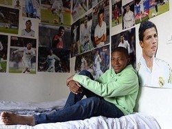 Diakui oleh sang ayah, Kylian Mbappe adalah fans Real Madrid. Secara khusus ia mengidolakan Cristiano Ronaldo. Foto: Twitter @PiersMorgan