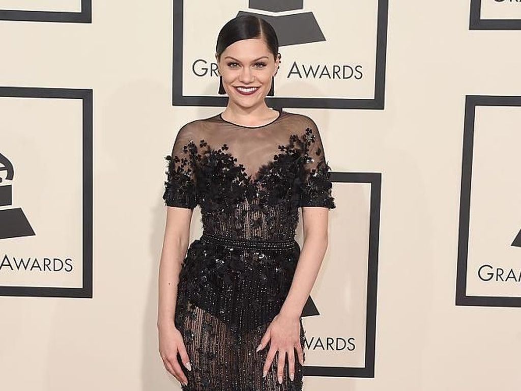 Jessie J Akhirnya Ungkap Alasan Dirinya Kini Sulit Bernyanyi Jessie J Akhirnya Ungkap Alasan Dirinya Kini Sulit Bernyanyi