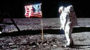 Melihat Lagi Foto Pendaratan Pertama Manusia di Bulan