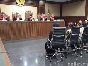 Eni Saragih Ngaku Diminta Novanto Kawal Proyek PLN