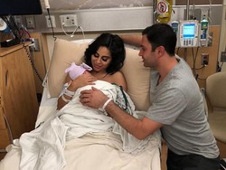 Promosikan Bulu Mata Palsu Saat Melahirkan, Selebgram Ini Kembali Viral