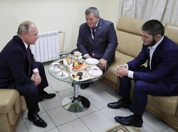 Putin Temui Khabib yang Sukses Sungkurkan McGregor
