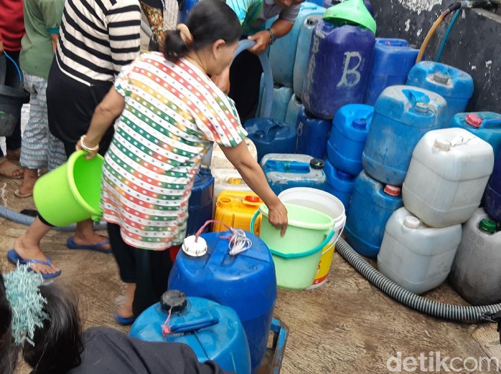 Kemarau, 40 Persen Pelanggan PDAM Bandung Tidak Teraliri Air Bersih Kemarau, 40 Persen Pelanggan PDAM Bandung Tidak Teraliri Air Bersih