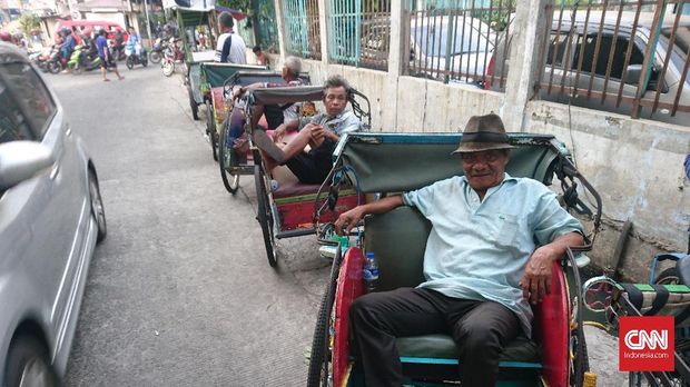 Berdamai dengan Becak di Penjaringan