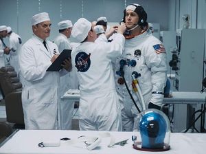 Beberapa Adegan First Man Berasal dari Kenangan 2 Anak Neil Armstrong