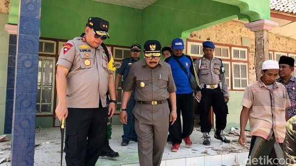Soekarwo Tinjau Dampak Kerusakan Gempa Situbondo