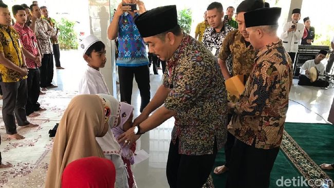 ASN Banyuwangi Gelar Doa Bersama untuk Keselamatan Bangsa ASN Banyuwangi Gelar Doa Bersama untuk Keselamatan Bangsa
