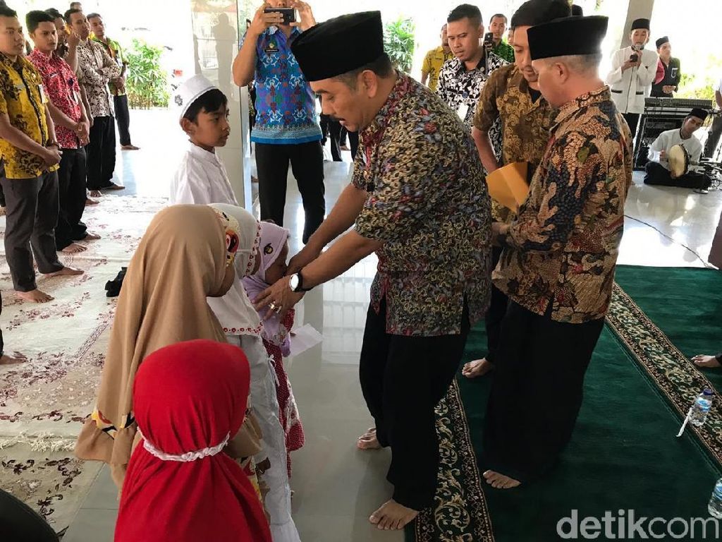 ASN Banyuwangi Gelar Doa Bersama untuk Keselamatan Bangsa ASN Banyuwangi Gelar Doa Bersama untuk Keselamatan Bangsa