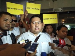 Datangi Bawaslu, GNR Bawa Kartu Kuning untuk Prabowo
