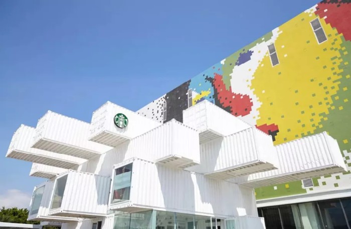 Unik dan Cantik! Gerai Starbucks Ini Dibuat dari Peti Kemas Bekas