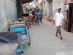 Anies di Antara Becak dan Jak Lingko