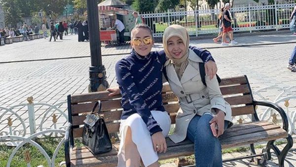 Aksi Pengasuh Anak Olla Ramlan saat Diajak Berlibur ke Turki