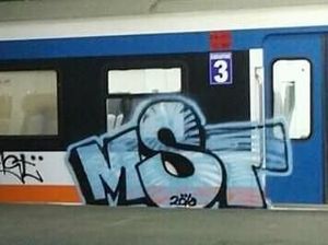 Parah! Ini Penampakan Kereta Bandara Soetta Penuh Coretan