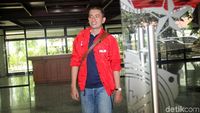 Intip Momen Makan Rian Ernest, Caleg Keren Mantan Staf Ahli Ahok
