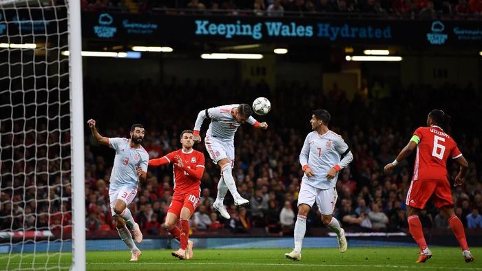 Sergio Ramos mencetak gol ke-15 untuk Spanyol. (Foto: Dan Mullan/Getty Images) Sergio Ramos mencetak gol ke-15 untuk Spanyol. (Foto: Dan Mullan/Getty Images)