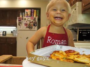 Gemas Banget! Bocah 2 Tahun Ini Sudah Pintar Memasak Gemas Banget! Bocah 2 Tahun Ini Sudah Pintar Memasak