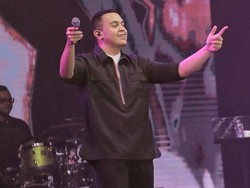 Bernyanyi Bersama Tulus di Spotify On Stage 2018