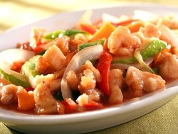 Makan Enak Lauk Ayam Kuluyuk Berlumur Saus Asam Manis di Tempat Ini