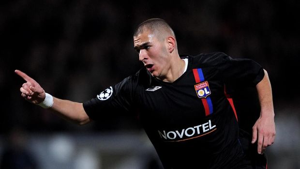 LYON, FRANCE - FEBRUARY 20:  Karim Benzema of Lyon celebrates after scoring during the UEFA Champions League first knockout round, first leg match between Lyon and Manchester United at the Stade Gerland on February 20, 2008 in Lyon, France.  (Photo by Shaun Botterill/Getty Images)