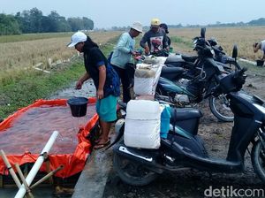 Cerita Warga Slangit Cirebon Tempuh 2 KM Akses Air Bersih Cerita Warga Slangit Cirebon Tempuh 2 KM Akses Air Bersih