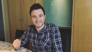 Sering Berkunjung ke Indonesia Shane Filan Hobi Makan Nasi Goreng dan Sate