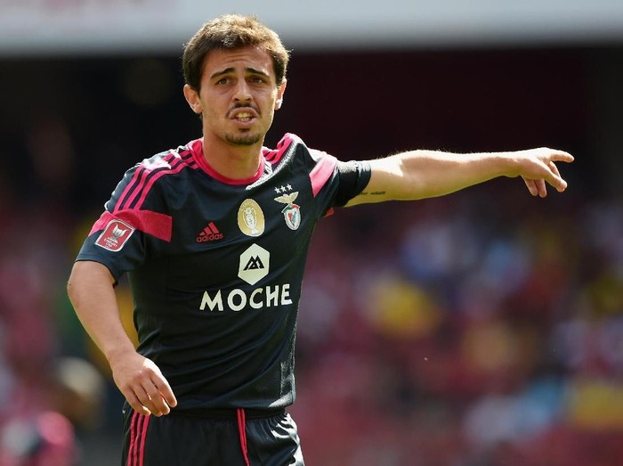 LONDON, ENGLAND - AUGUST 03: Bernardo Silva of Benfica gesture during the Emirates Cup match between Benfica and Valencia at the Emirates Stadium on August 3, 2014 in London, England.  (Photo by Michael Regan/Getty Images)
