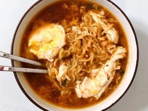 Saat Masak Mie Instan, Sekaligus Dengan Kuahnya Atau Dipisah? Saat Masak Mie Instan, Sekaligus Dengan Kuahnya Atau Dipisah?