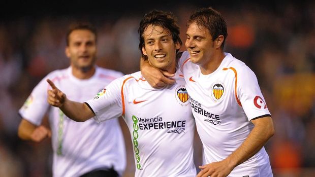 Silva (tengah) saat masih bersama Valencia.