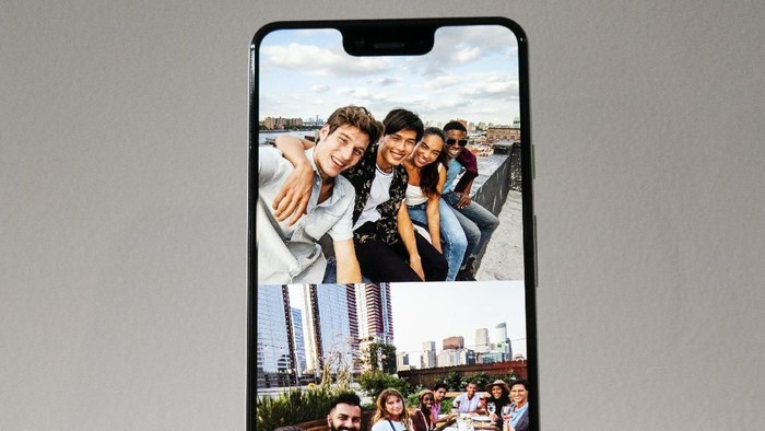 Pixel 3 XL dengan poni masih normal, sebelum muncul bug cambang (Foto: Drew Angerer/Getty Images) Pixel 3 XL dengan poni masih normal, sebelum muncul bug cambang (Foto: Drew Angerer/Getty Images)