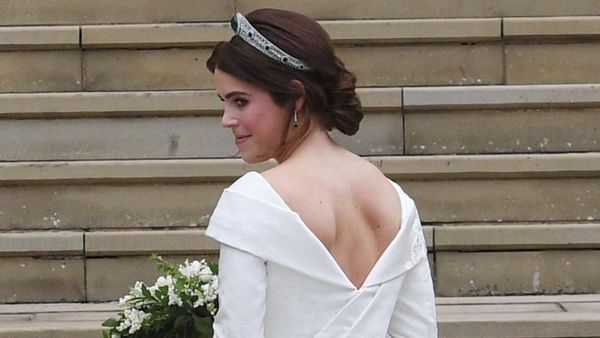 Pakai Gaun Pengantin Backless, Putri Eugenie Pamer Bekas Luka di Punggung