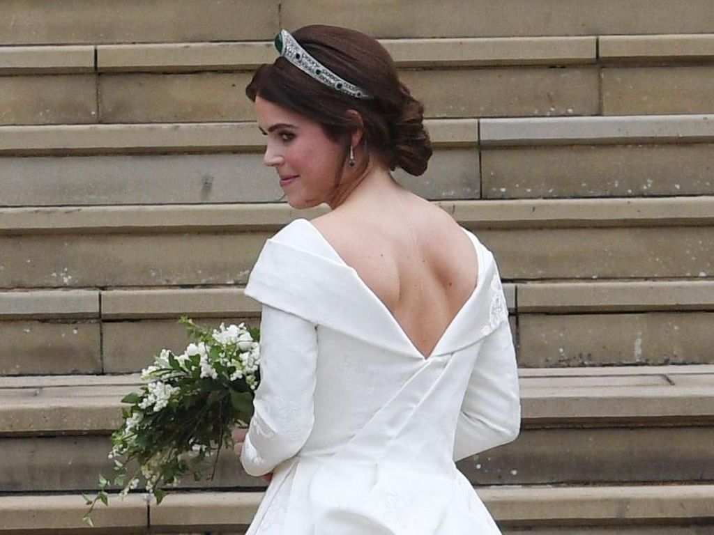 Pakai Gaun Pengantin Backless, Putri Eugenie Pamer Bekas Luka di Punggung Pakai Gaun Pengantin Backless, Putri Eugenie Pamer Bekas Luka di Punggung