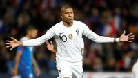 Pemain muda Paris Saint-Germain dan Prancis Kylian Mbappe jadi salah satu pesepakbola yang tercatat menyumbang dana paling besar. Pemilik medali juara Piala Dunia 2018 ini menyumbang 30 ribu euro. (Foto: Stephane Mahe/Reuters)
