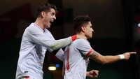 Marc Bartra menjadi pencetak gol keempat Spanyol di menit ke-74. Kali ini, Suso yang menjadi arsiteknya. (Foto: Andrew Couldridge/Action Images via Reuters)