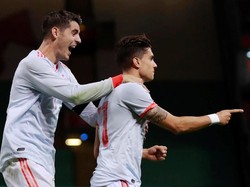 Marc Bartra menjadi pencetak gol keempat Spanyol di menit ke-74. Kali ini, Suso yang menjadi arsiteknya. (Foto: Andrew Couldridge/Action Images via Reuters)