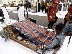 Cara Pemerintah Genjot UMKM Tenun Lokal Biar Jadi Jagoan Ekspor