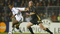 Vincent Kompany jadi salah satu bukti bahwa akademi Anderlecht adalah salah satu produsen pemain terbaik. Lulusan lainnya? Lukaku bersaudara yakni Romelu dan Jordan, atau Youri Tielemans. (Foto: Mark Thompson/Getty Images)
