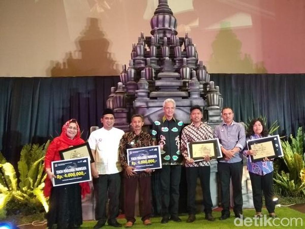 Penghargaan Abiwara Bagi Insan Penggerak Pariwisata di Jateng Penghargaan Abiwara Bagi Insan Penggerak Pariwisata di Jateng