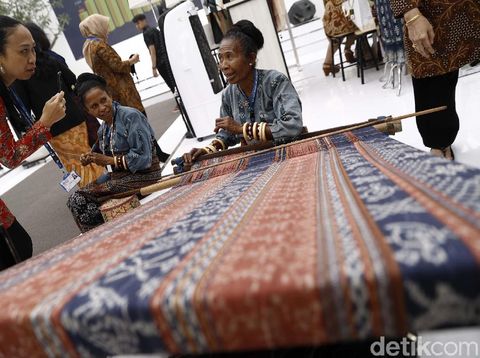 Aneka kerajinan Indonesia di Ajang IMF-WB Bali.
