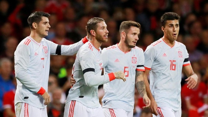 Soccer Football - International Friendly - Wales v Spain - Principality Stadium, Cardiff, Britain - October 11, 2018  Spains Sergio Ramos celebrates with Alvaro Morata, Saul Niguez and Rodri after scoring their second goal   Action Images via Reuters/Andrew Couldridge