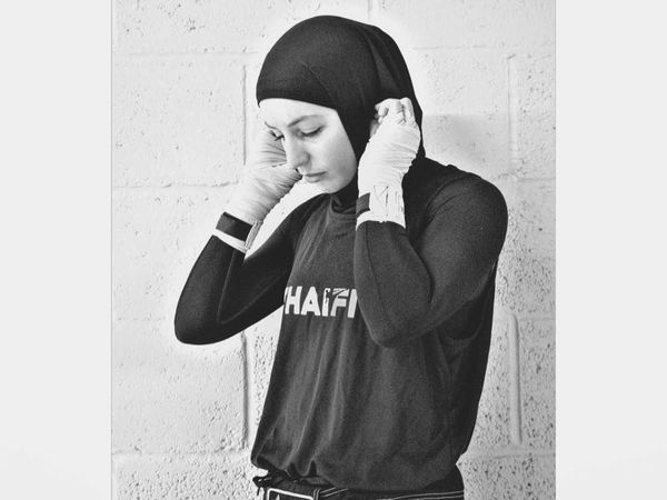 Potret Pelatih Muai Thai Berhijab Pertama di Thailand yang Digandeng Nike